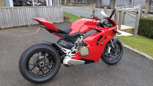 DUCATI PANIGALE V4 2018 - Picture 8 of 12