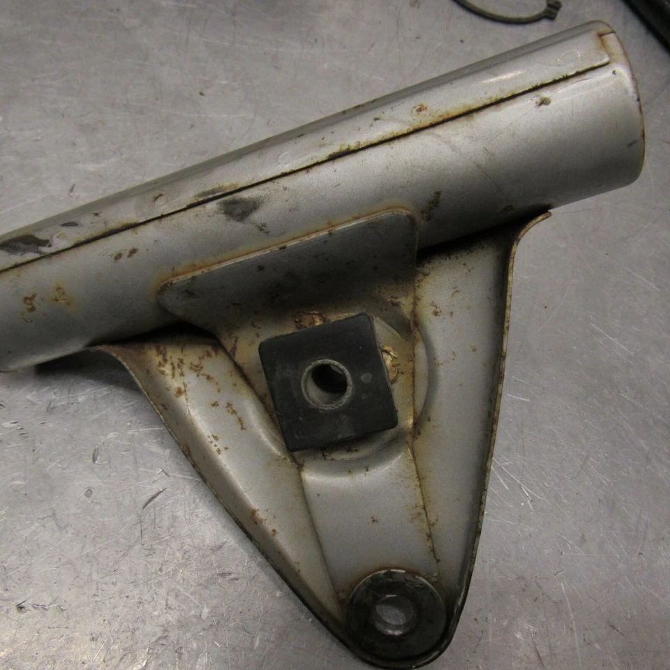 Suzuki TS400 TS 400 1974-1977 Apache horquilla orejas montaje faro derecho Foto 4 de 4