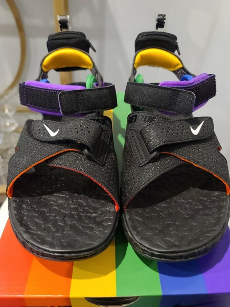 nike air deschutz betrue sandals