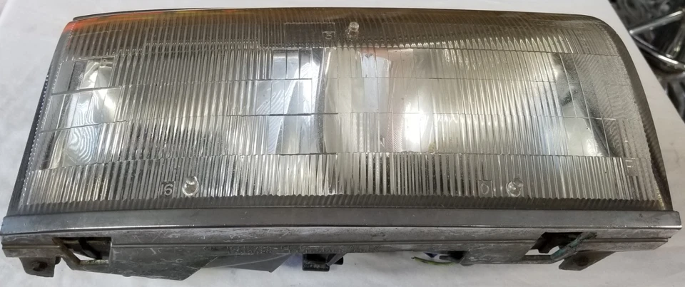 GM 16518546 1991-1993 Oldsmobile 98 noventa y ocho sedán conjunto de faros diestro OEM Foto 4 de 4