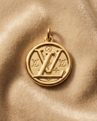 Louis Vuitton  LV logo Stamped  Pendant  zipper pull