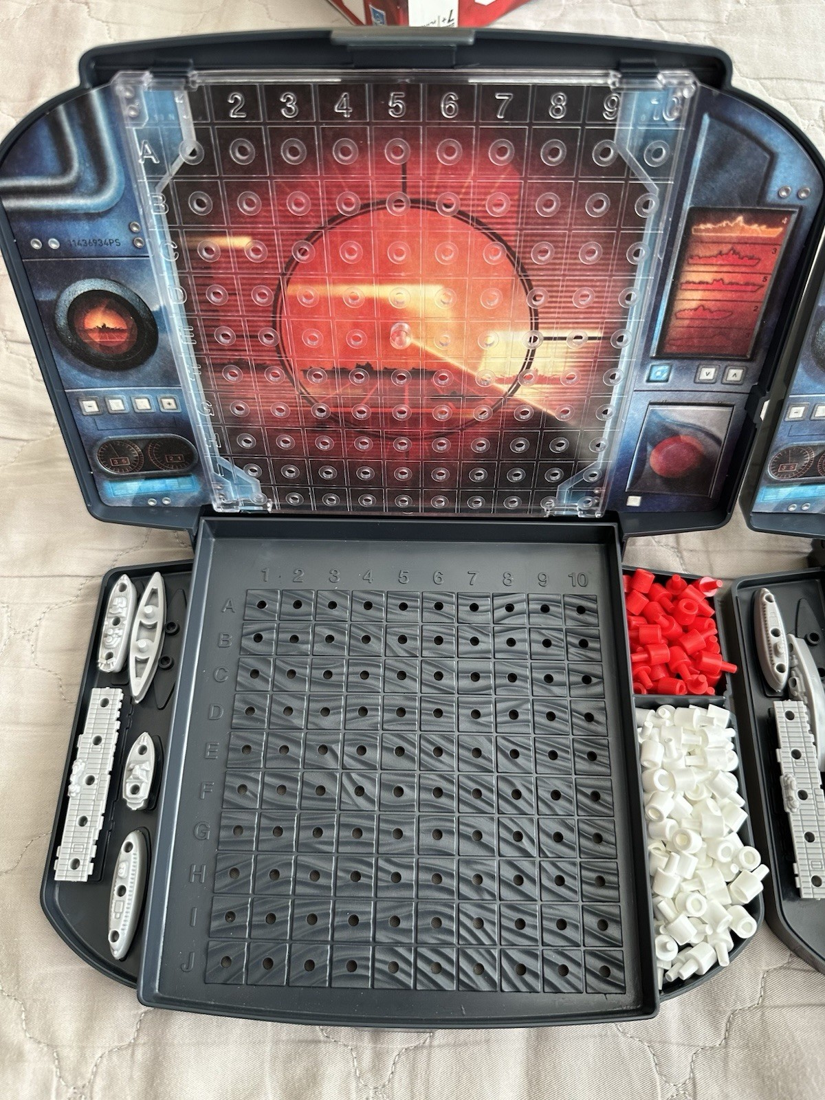 Battleship COMPLETE Hasbro EA 2009 Classic War Board Game