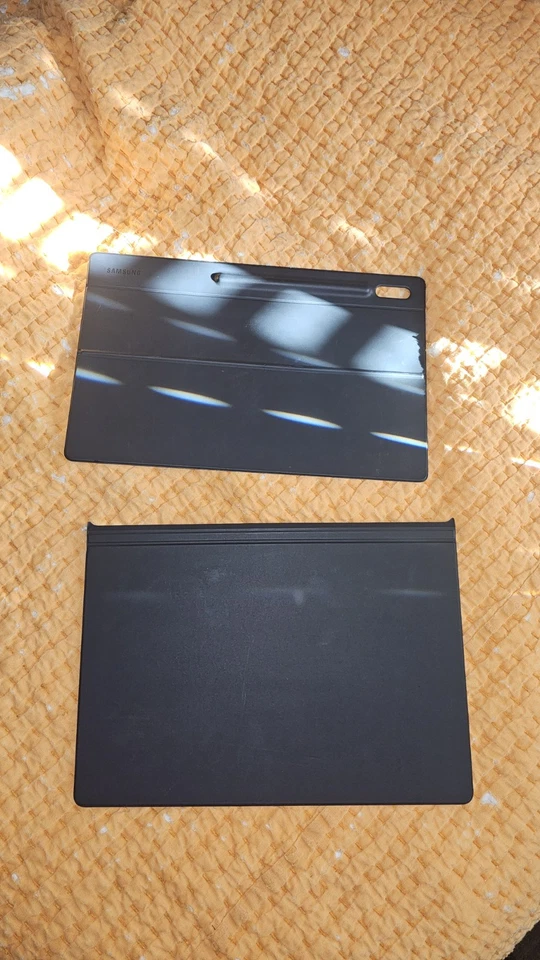 Teclado con cubierta de libro Samsung para Galaxy Tab S8 Ultra / S8 Ultra 5G - Sin caja Foto 2 de 3