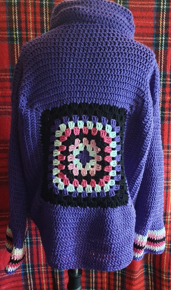 gehäkelter Pullover, selbstgemacht, mit viel Liebe - Bild 2 von 4