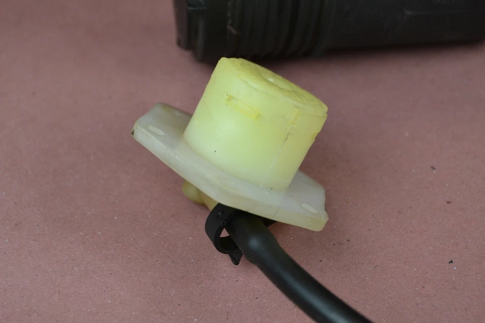 BMW K1300GT K1300 2009 2010 2011 FILTRO CARBÓN ACTIVADO VÁLVULA DE SEGURIDAD Foto 2 de 4