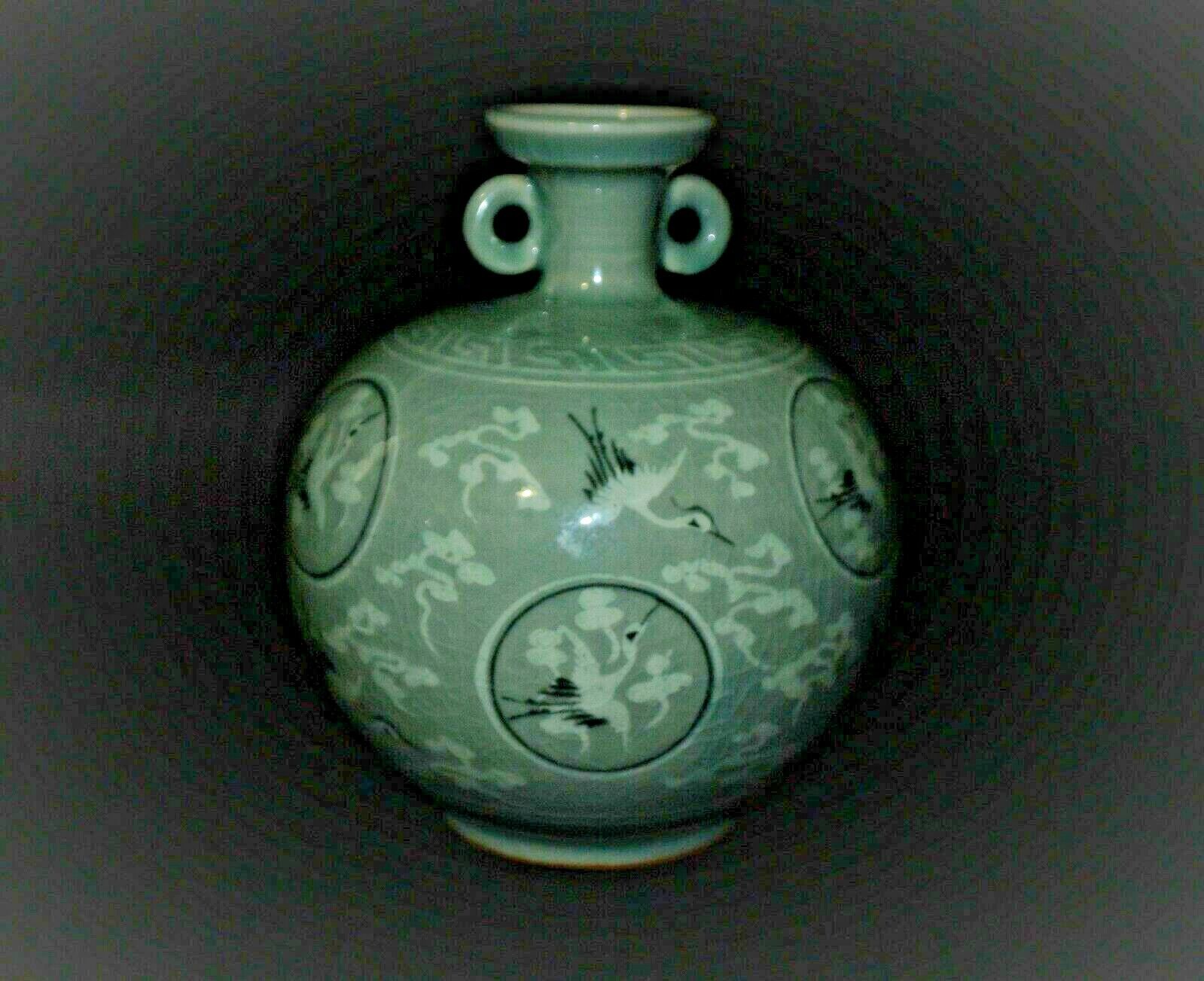 Vase coréen signé - Décor de grues dans les nuages - XXème siècle