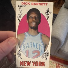 Topps 1969-70 Dick Barnett #18 New York Knicks Rookie Base Basketball Card. rookie card picture
