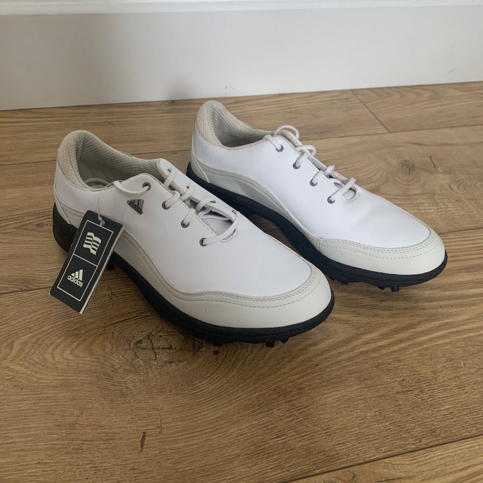 Adidas SSE Comfort Mujer’s Golf Spike Zapatos Talla 3 1/2 Blanco Cuero Tacos Nuevo