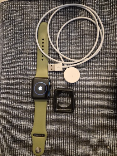 Apple Series 3 Watch 38mm Black Good Condition