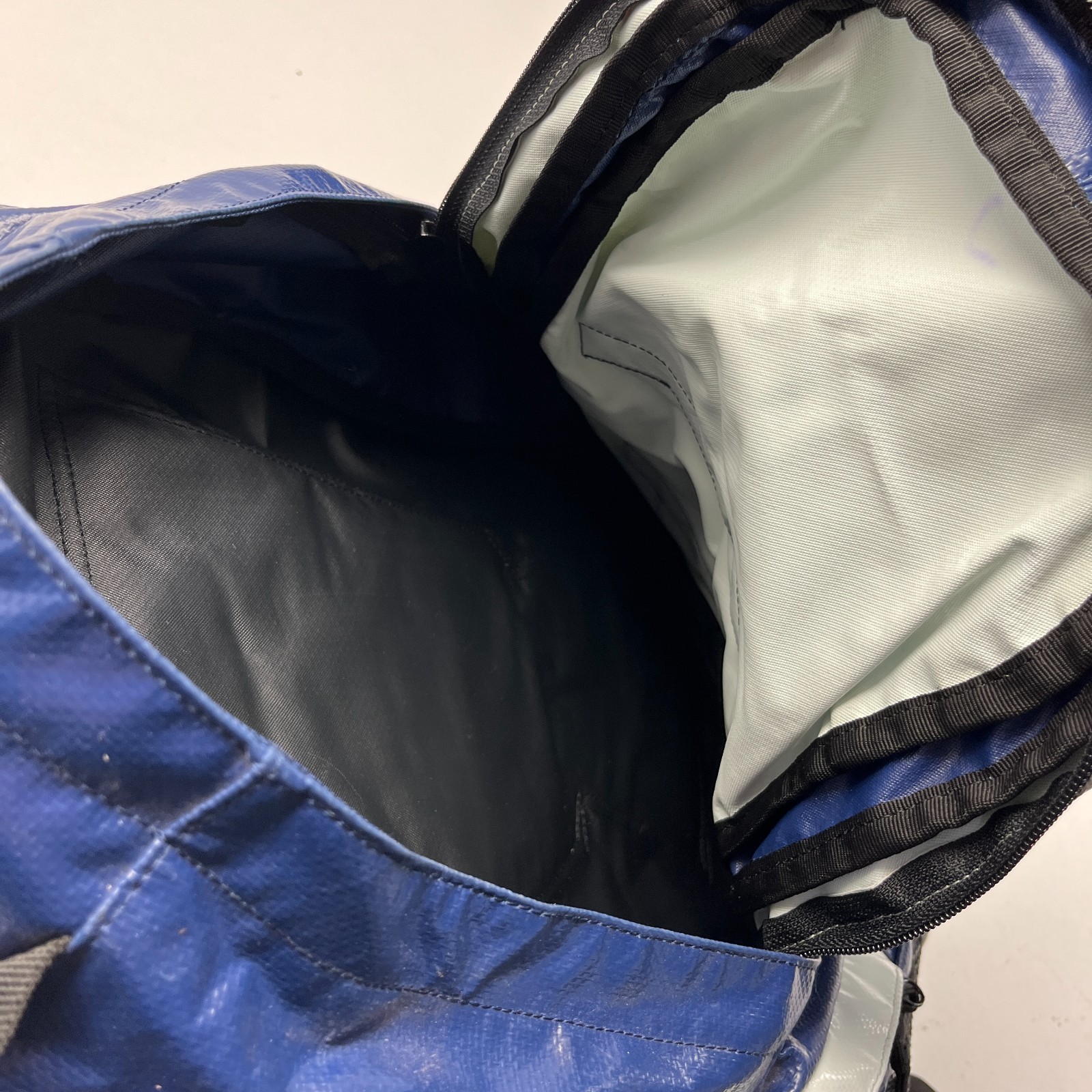 Backpack with strings waterproof - image 3