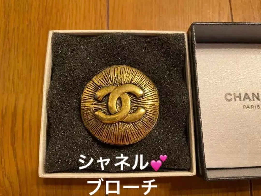 CHANEL CC Mark Gold Round Pin Brooch 1156 Vintage Accessories Used