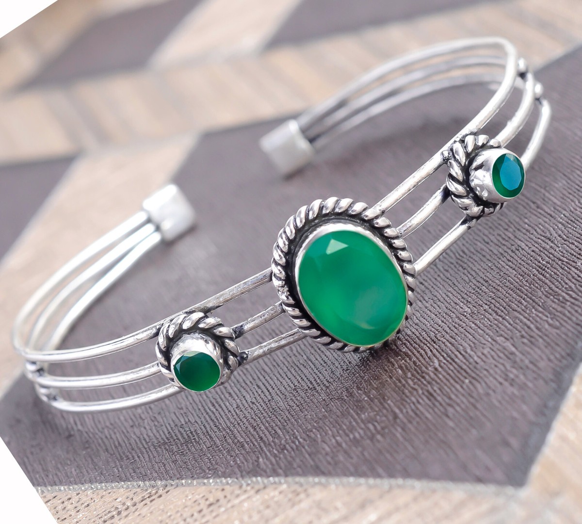 Oval Green Onyx Gemstone Bracelet 925 Sterling Silver Cuff