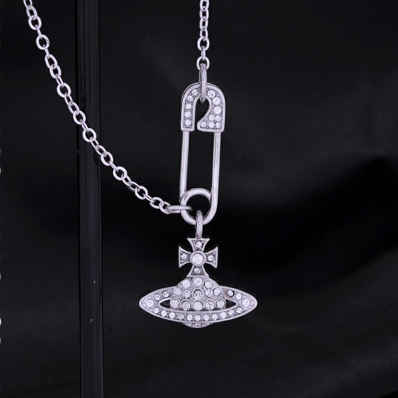 Vivienne Westwood Silver Tone LUCRECE Safety Pin Chain Vivienne Westwood Silver Tone LUCRECE Safety Pin Chain