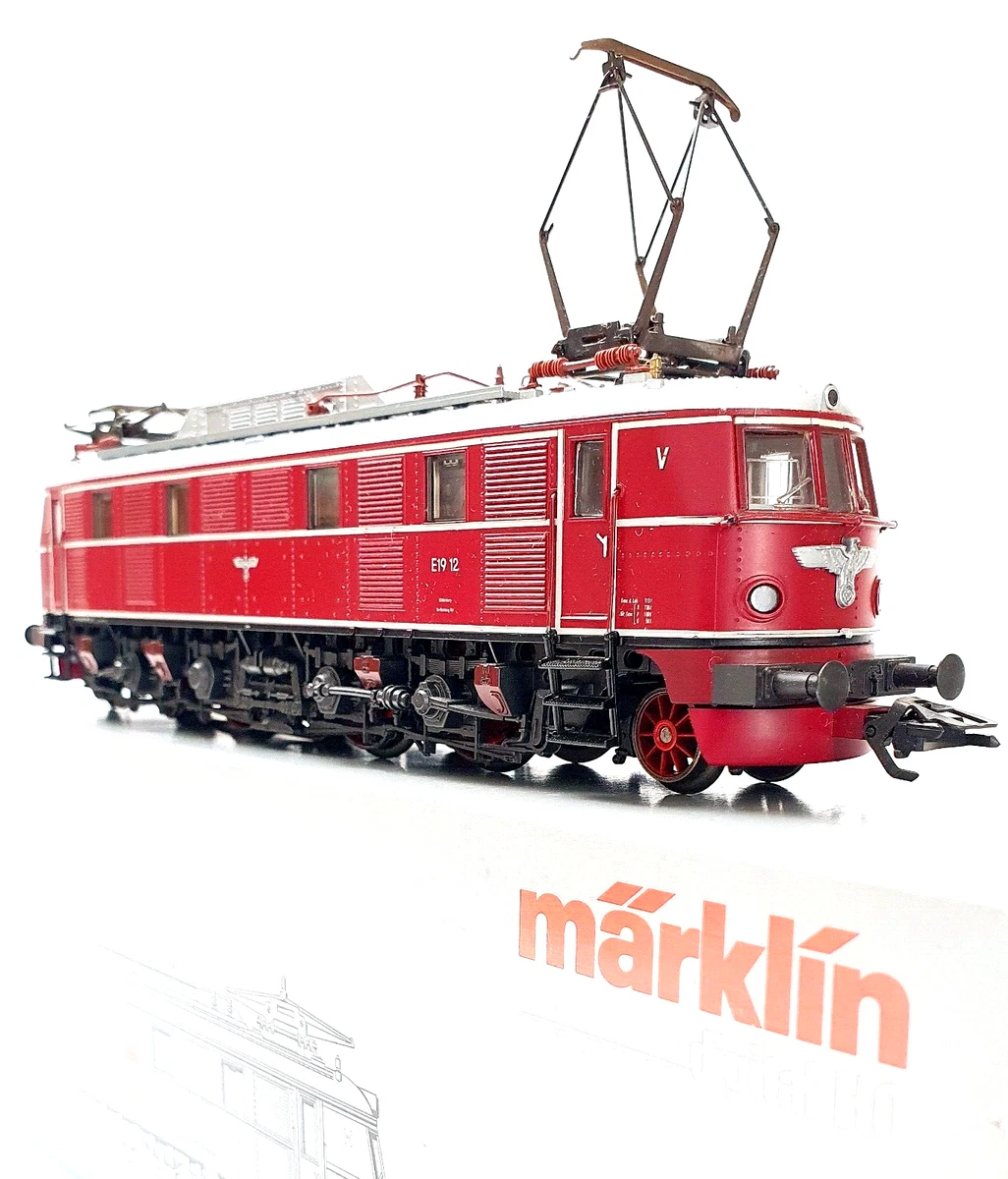 Märklin Red HO Scale Model Railroad Electric Locomotives for sale