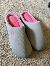 NWOT Women  s Rockdove Memory Foam Slippers Size Medium 7-8