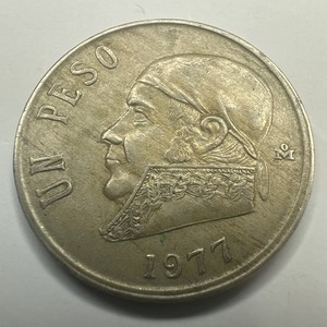 1977 Circulated MEXICO UN PESO Coin