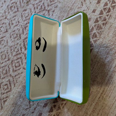 Kate Spade New York Turquoise Blue and Green Hard Shell Eyeglass Case.