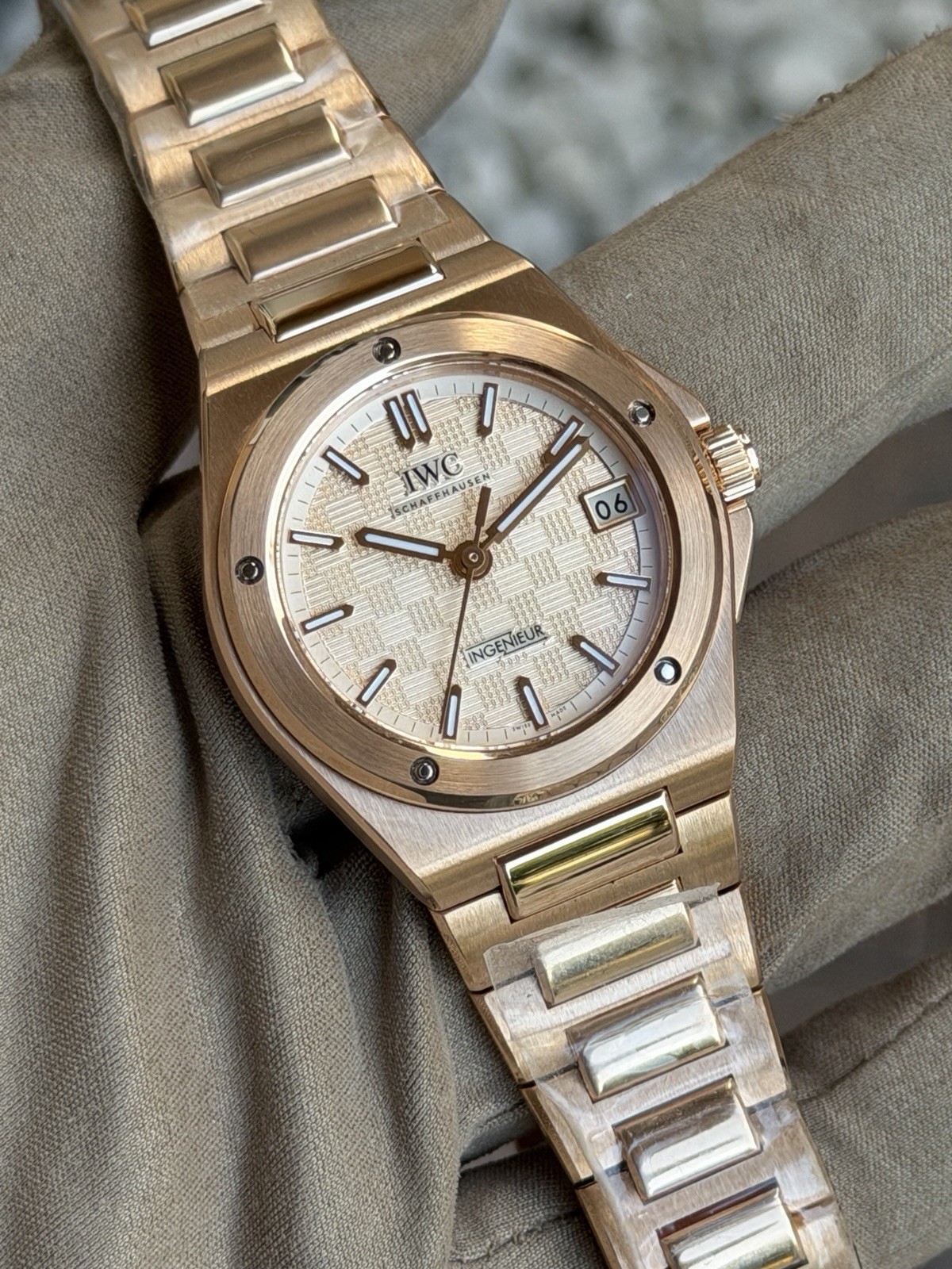 IWC Ingenieur Watch IW324903 Automatic 35 18k GOLD BNIB 2025