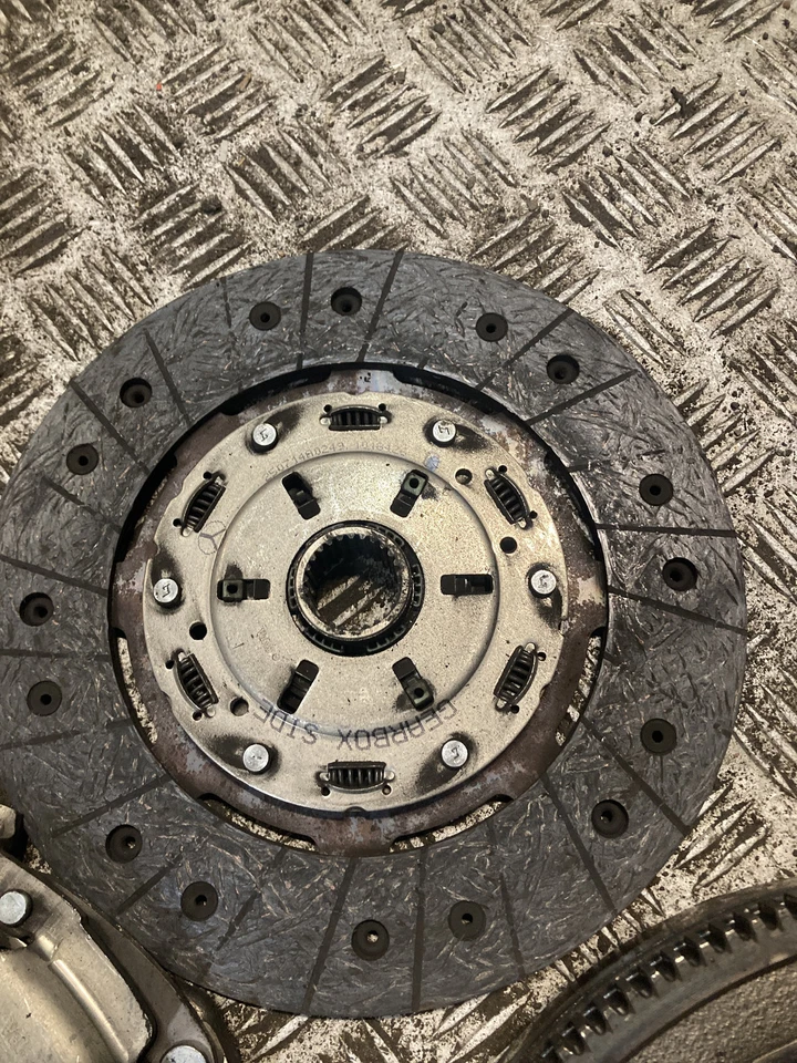 Kit embrague volante mercedes-benz cla 180 c117 2700300205 1.6 gasolina Foto 3 de 4