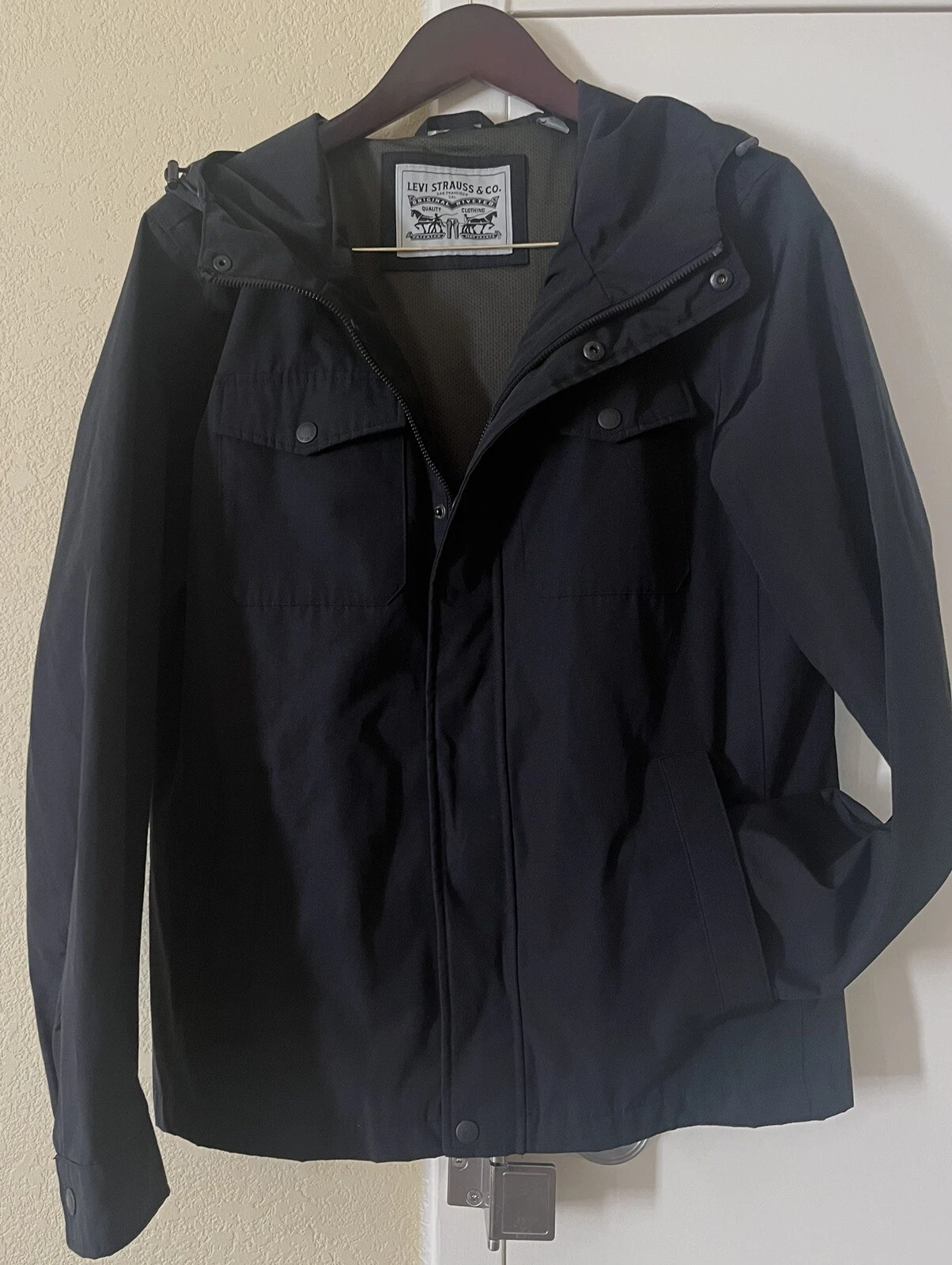 Levi Strauss Levi’s Size Small Black Full Zip Windbreaker Jacket. EUC