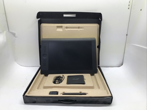 Wacom Intuos Pro Digital Graphic Drawing Pen Tablet Large PTH-851 w/Accesories - Picture 1 of 10