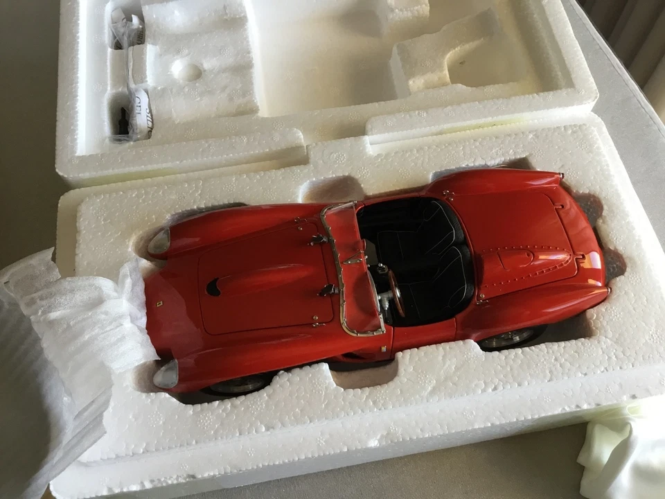 CMC 1/18 Ferrari Testarossa M071 - Immagine 2 di 4