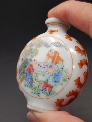乾隆粉彩瓷开光人物鼻烟壶18th C Chinese Qianlong Famille Rose