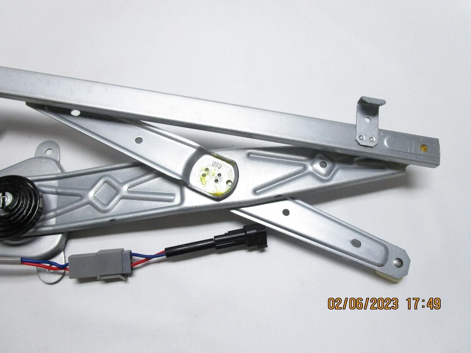 Power Window Motor and Regulator Assembly ACDelco 11A437 88875771 - Image 3 of 4