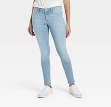 Universal Thread High-Rise Skinny Jeans size 6 Regular - 28R - Light Wash - NEW