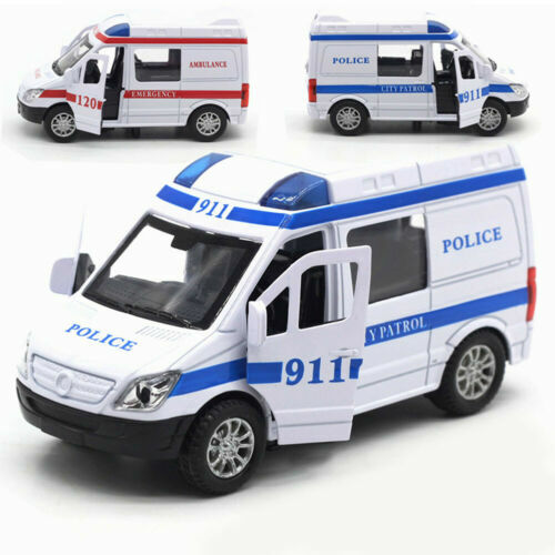 Un dessin d'une ambulance avec une croix rouge sur le dessus | Vecteur