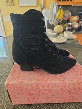 Black lace up victorian swade boots by highlights size six
