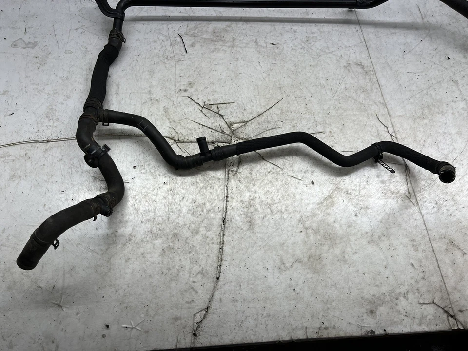 Conjunto de manguera de línea de refrigeración del motor delantero Audi Q7 2010-2015 OEM 3,0 L Foto 2 de 4