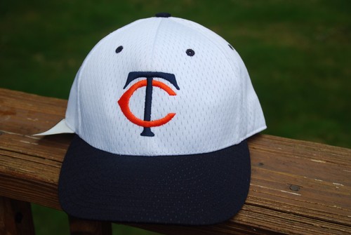 Minnesota Twins Size 7 1/4 fitted hat 