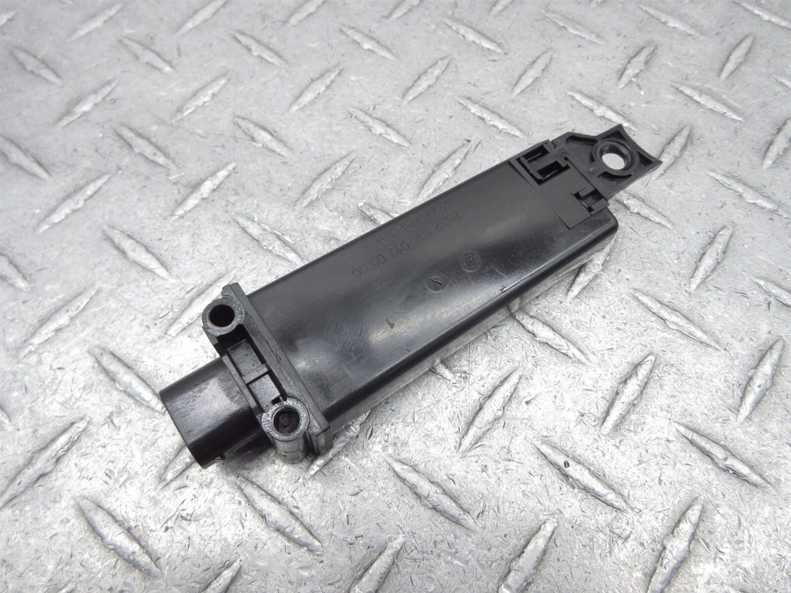2008 Ferrari F430 Spider 239463 TPMS Tire Pressure Monitor System Antenna Unit
