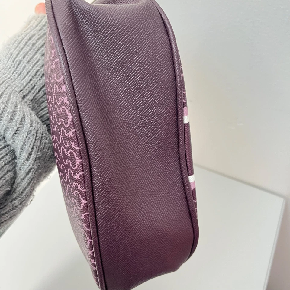 Bolso de Hombro C Wonder June Half Moon Signature (Color Púrpura/Vino) - PEQUEÑO Foto 4 de 4