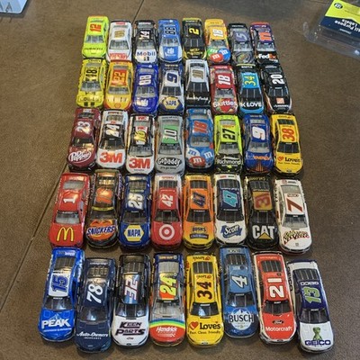 ONE RANDOM NASCAR 1/64 DIECAST LOOK READ ! ONE CAR $7 ! MANY DRIVERS AND CARS