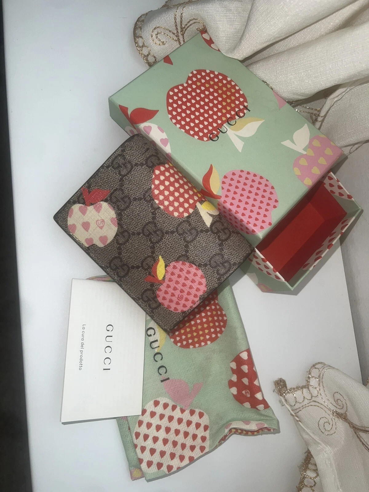 Gucci Portefeuille Compact Le Pomme 663922 Apple Heart Gg Supreme Pvc Canvas