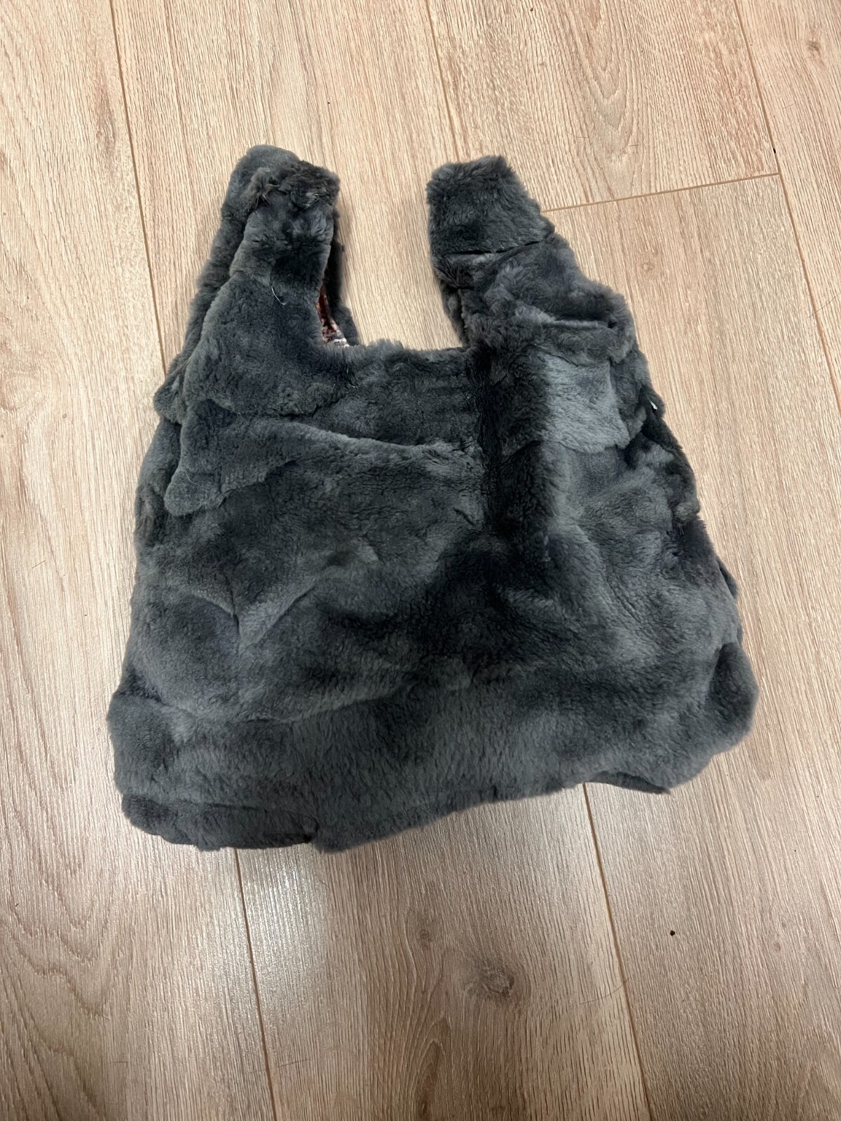 SAOLA Mini borsa a mano modello "Furrissima Baby" realizzata in castorino.