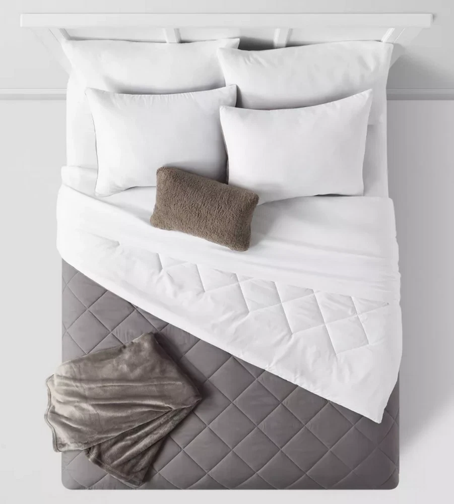 NEW Room Essentials 5 Piece Reversible Comforter Set White Gray Full Queen