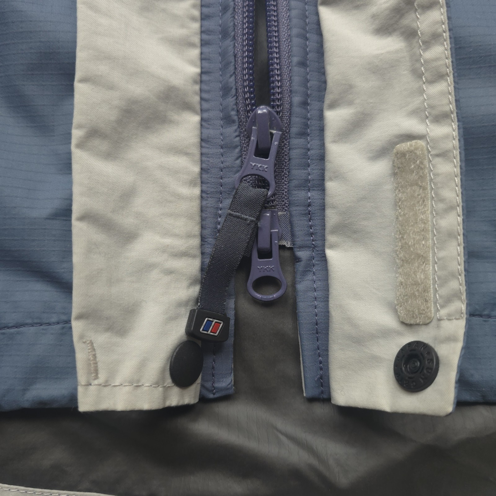 Berghaus Goretex Paclite Shell Jacket Womens Size… - image 6