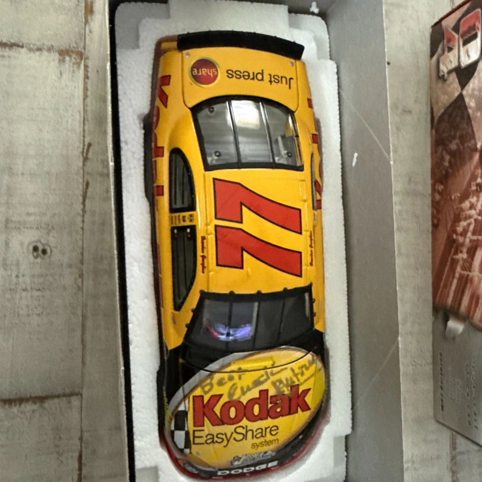 Coche Kodak Racing Brendan Gaughan 77 ☼ Foto 2 de 4