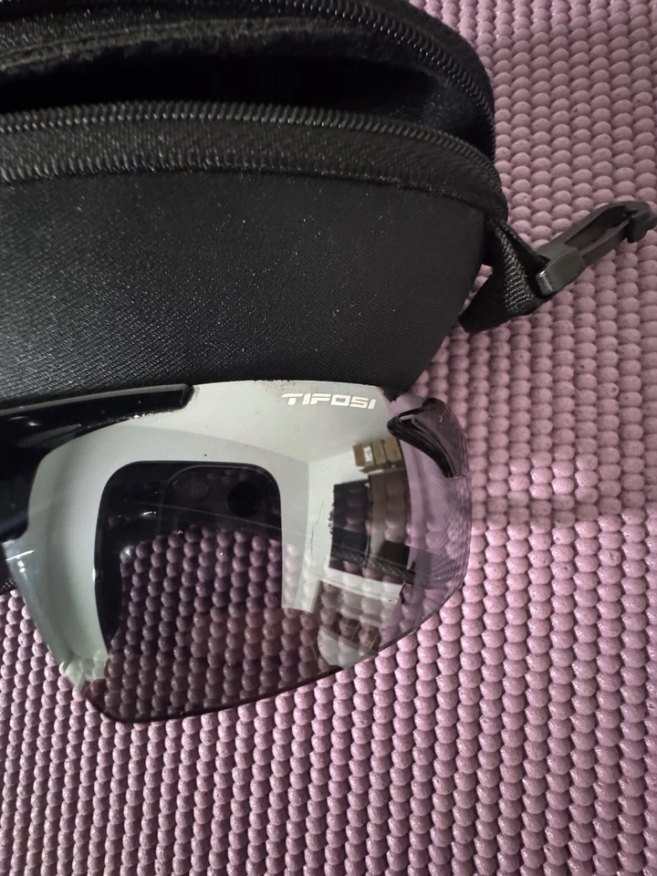 Tifosi Sunglasses polarized mirror - Image 2 of 4