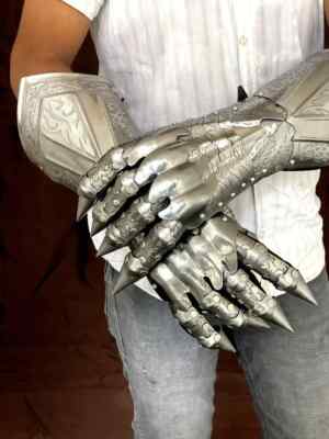 Knight Metal Gauntlets Beautiful Etching Medieval Wearable Armor Gloves Larp Cos