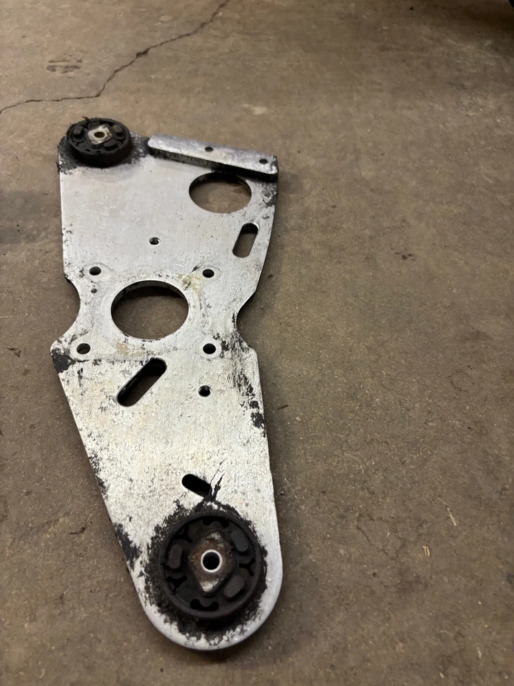 Arctic Cat  2005-2006 Firecat F7 Sabercat 700 F6 Left Engine Mount plate bracket - Image 2 of 3