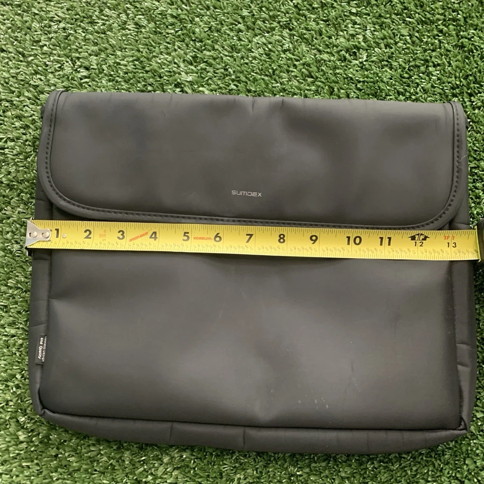 Funda negra para MacBook SUMDEX 13 pulgadas con dos bolsillos traseros Foto 3 de 4