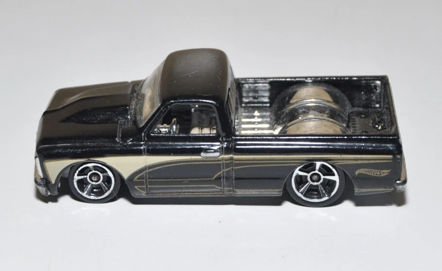 Hot Wheels Chevrolet '67 Chevy C10 serie HW Hot Truck 3/10 nero anno 2016 - Immagine 2 di 4