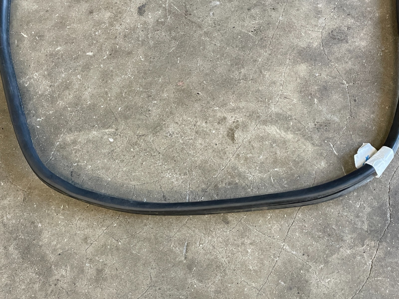 03-07 Bentley Continental GT Front Hood Bonnet Rubber Weatherstrip Seal 1577 OEM