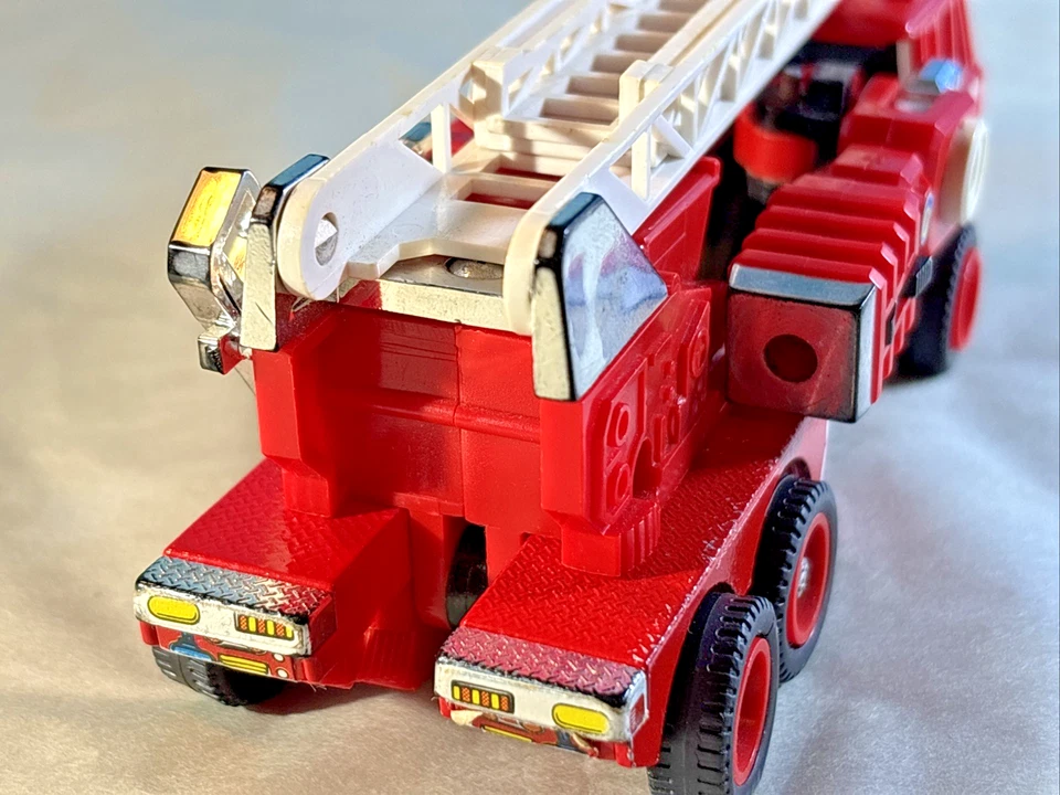 Takara Transformers G1 Inferno Firetruck Vintage 1985 - Image 3 of 4