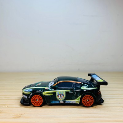 Disney Pixar Cars - Nigel Gearsley Neon Racers WGP Racer Diecast