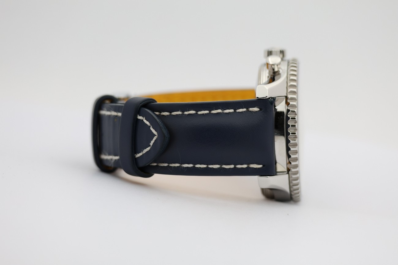 Breitling Navitimer World 46mm Automatic A24322 O… - image 5